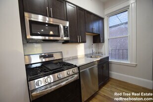 31 Harvard St, Unit 3 in Brookline, MA - Building Photo
