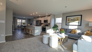 1392 Foxglove Dr in Bartlett, IL - Building Photo - Building Photo