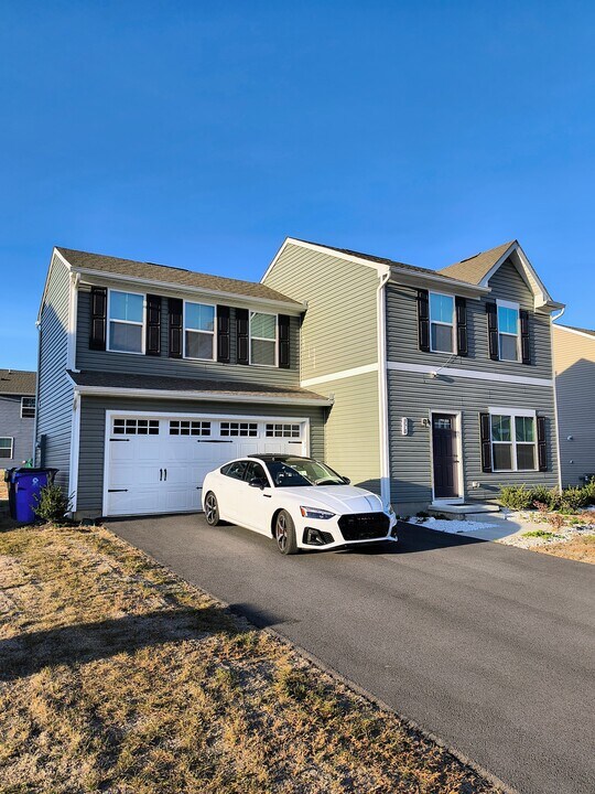 370 Sedimentary Rock Rd in Dover, DE - Building Photo