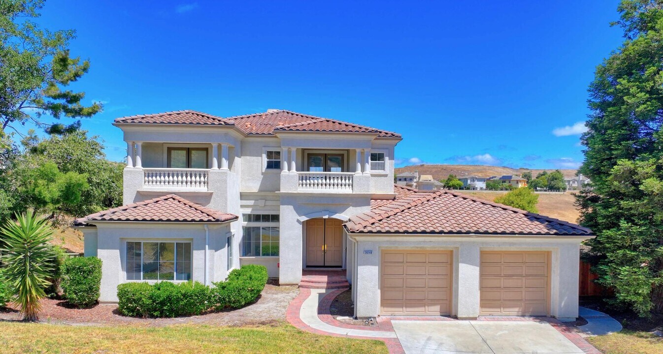 26148 Legends Ct in Salinas, CA - Foto de edificio