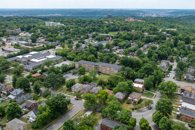 Cedar Tower in Cincinnati, OH - Foto de edificio - Building Photo