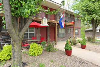 Windscape Apartments in Parkville, MO - Building Photo - Building Photo