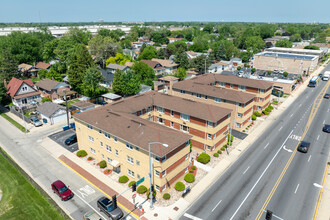 Coachlight Courts in Forest Park, IL - Building Photo - Building Photo