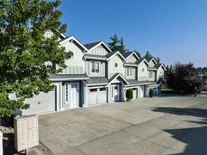 Greenwood Heights in Bonney Lake, WA - Foto de edificio - Building Photo