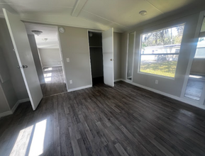 7017 Silver Lake Dr in Palatka, FL - Foto de edificio - Building Photo