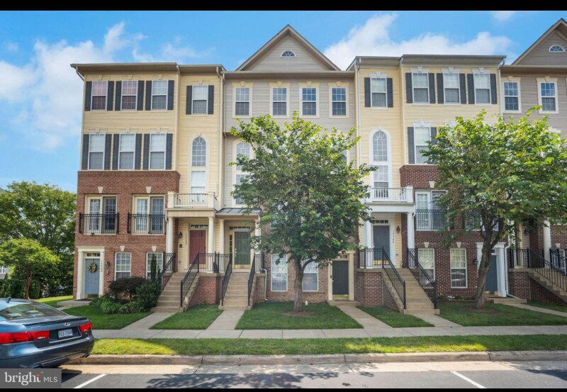 15504 John Diskin Cir in Woodbridge, VA - Building Photo