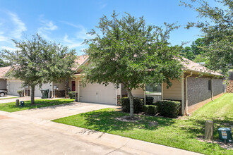 Townhomes at Faulkner Park in Tyler, TX - Building Photo - Building Photo