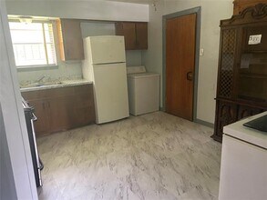 215 Satinwood Dr in Dallas, TX - Building Photo - Building Photo