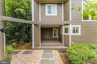 11916 Moss Point Ln in Reston, VA - Building Photo - Building Photo
