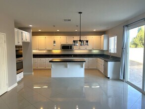 11855 Silver Loop in Jurupa Valley, CA - Building Photo - Building Photo