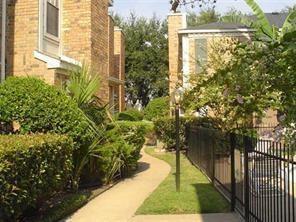 2626 Holly Hall St in Houston, TX - Foto de edificio - Building Photo