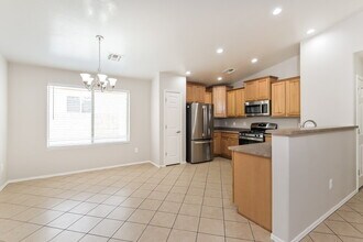 581 W Calle Cajeta in Sahuarita, AZ - Foto de edificio - Building Photo