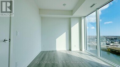 3071 Trafalgar Rd in Oakville, ON - Building Photo - Building Photo