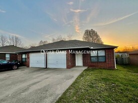 5809 Samantha St in Fayetteville, AR - Building Photo