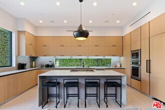 6347 Maryland Dr in Los Angeles, CA - Building Photo - Building Photo