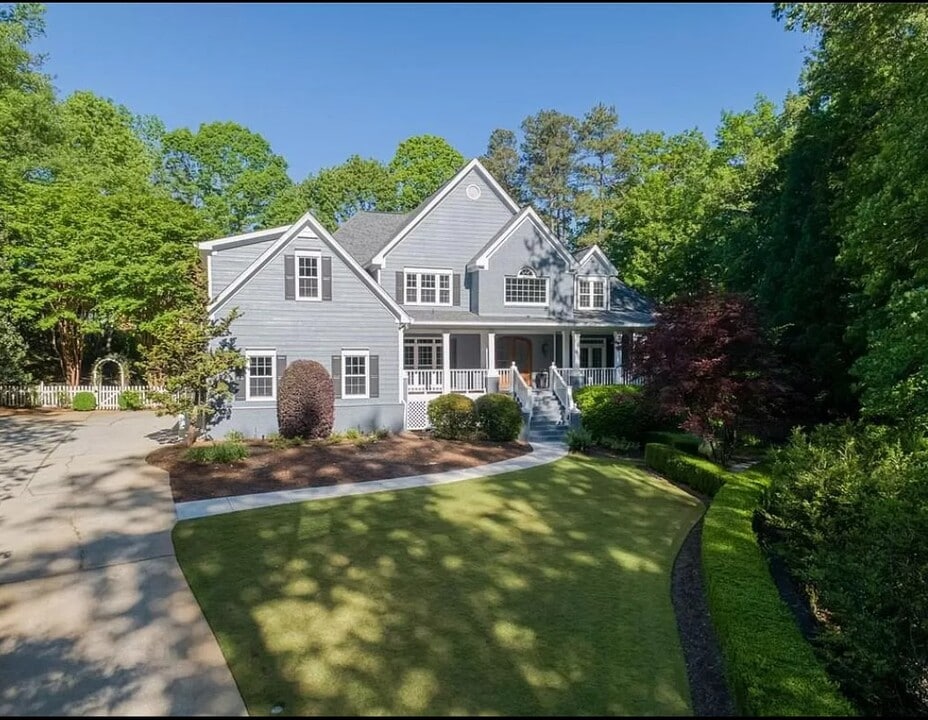 1809 Wynthrop Manor Dr SW in Marietta, GA - Building Photo