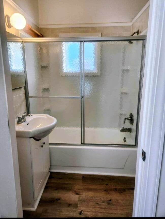 800 6th St, Unit Apartment for rent in Bay City, MI - Building Photo - Building Photo