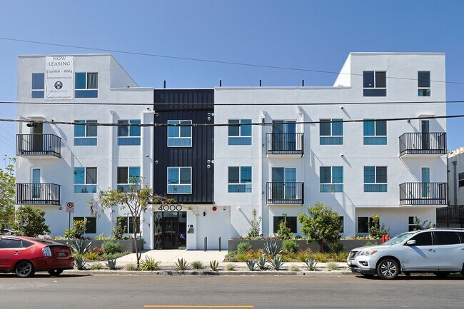 4000 Mont Clair Street in Los Angeles, CA - Foto de edificio - Building Photo