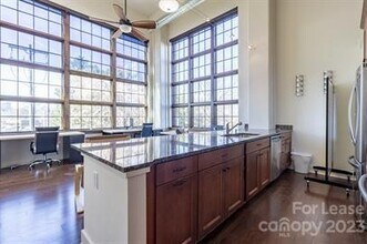 715 N Graham St-Unit -210 in Charlotte, NC - Building Photo - Building Photo