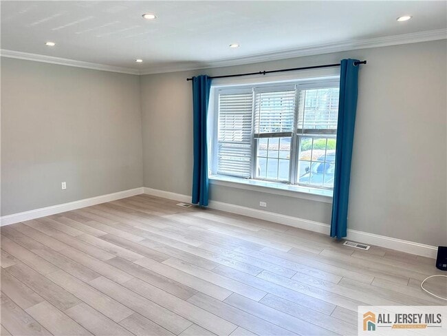 24 Mochen Ct in Sayreville, NJ - Building Photo - Building Photo