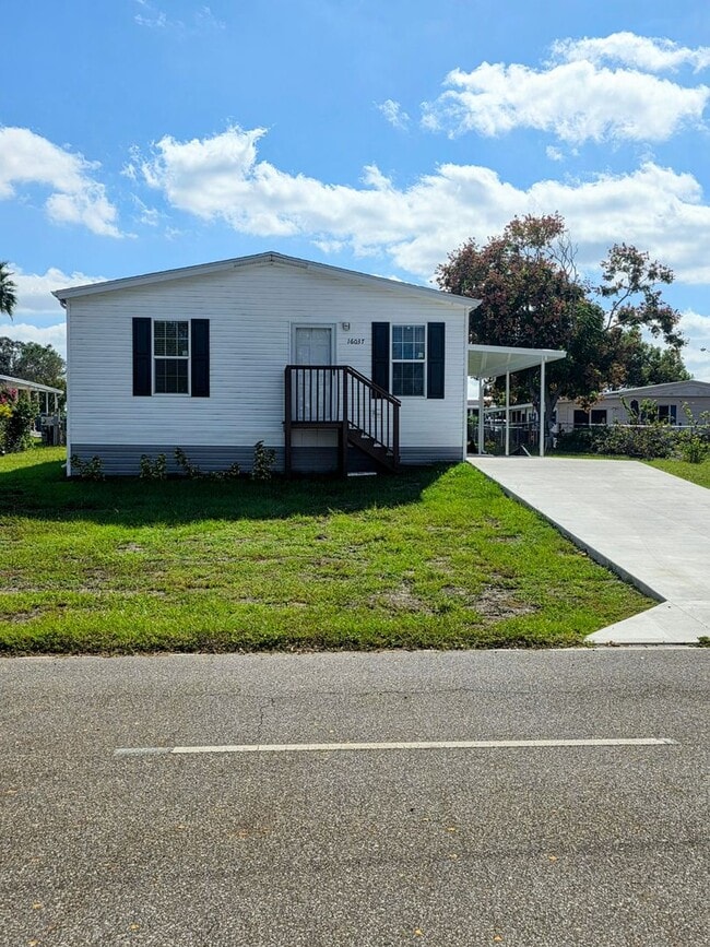 16037 Brookridge Blvd in Brooksville, FL - Building Photo - Building Photo