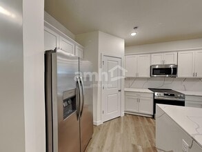 1312 W Mahogany St in Saratoga Springs, UT - Building Photo - Building Photo