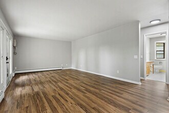 4934 Whitcomb Dr in Madison, WI - Building Photo - Building Photo