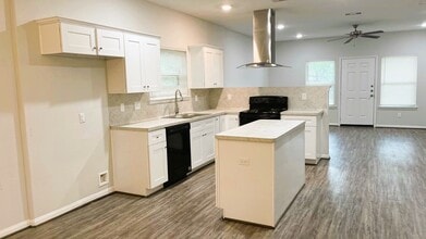 4209 Mallow St in Houston, TX - Foto de edificio - Building Photo