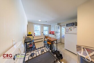 1026 Chestnut St, Unit 2A in Newton, MA - Building Photo - Building Photo