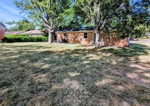 2436 Thoroughbred Dr in Bowling Green, KY - Building Photo - Building Photo