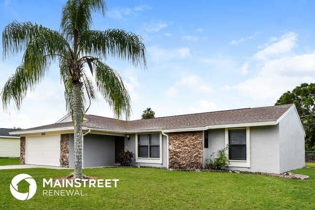 9292 Mooring Cir in Ft. Myers, FL - Building Photo - Building Photo