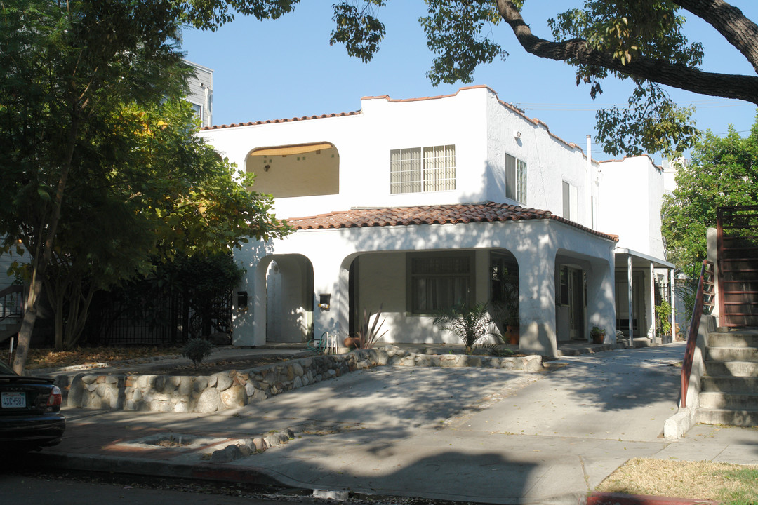 608 N Kenwood St in Glendale, CA - Building Photo