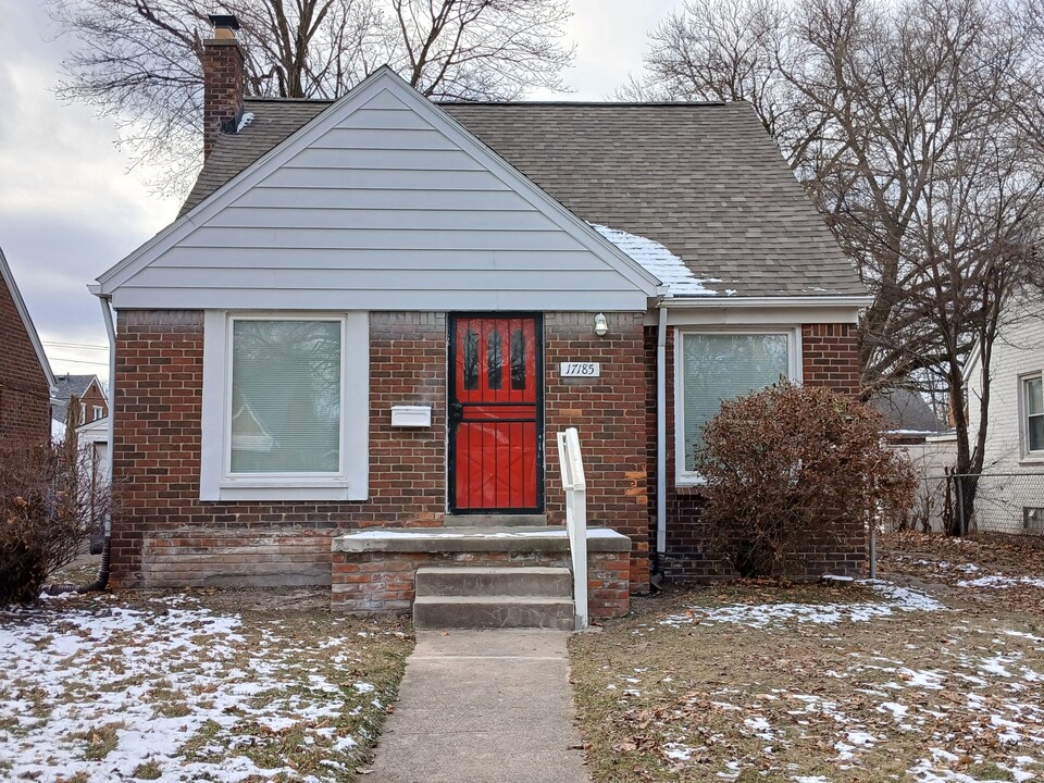 17185 Stahelin Ave in Detroit, MI - Building Photo