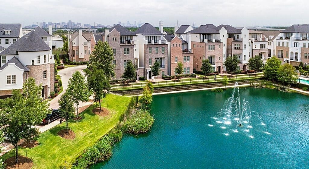 9546 London Bridge Station in Houston, TX - Building Photo