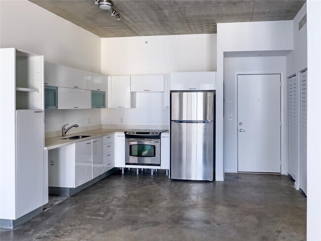 133 NE 2nd Ave, Unit 2105 in Miami, FL - Building Photo - Building Photo