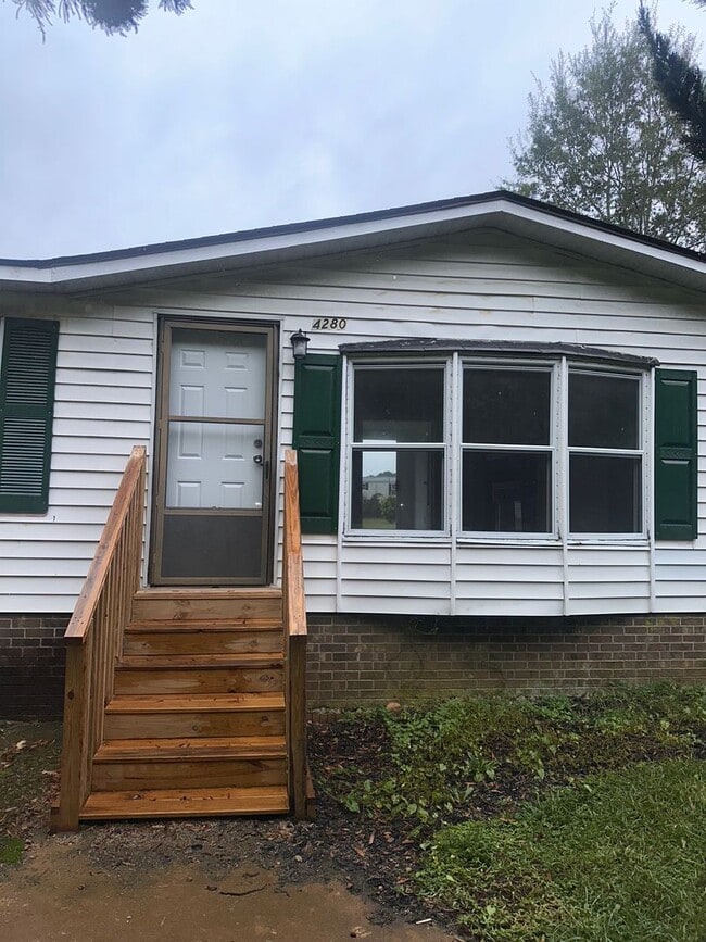 property at 4280 Sheenas Ln