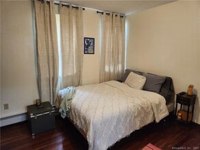 2 Lyons Rd in Stafford, CT - Building Photo - Building Photo