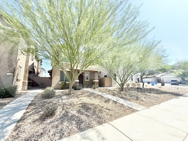 3706 S 57th Ln in Phoenix, AZ - Building Photo - Building Photo