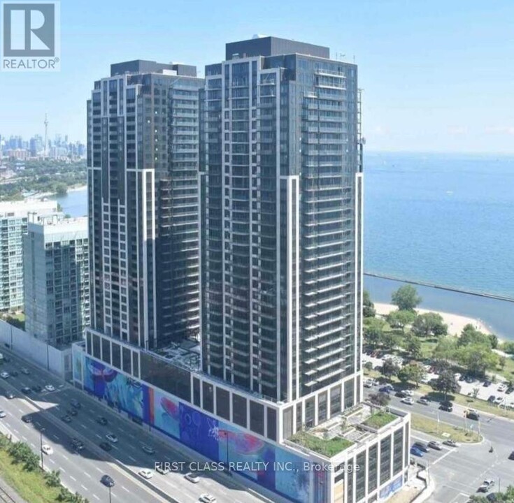 1926-1926 Lake Shore Blvd W in Toronto, ON - Building Photo