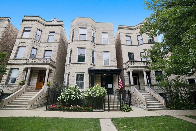 property at 1518 N Oakley Blvd