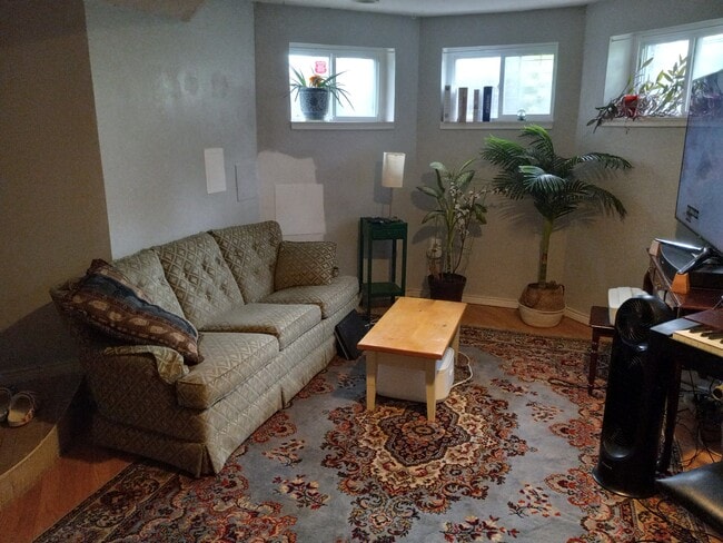 1100 Irving St NW, Unit B