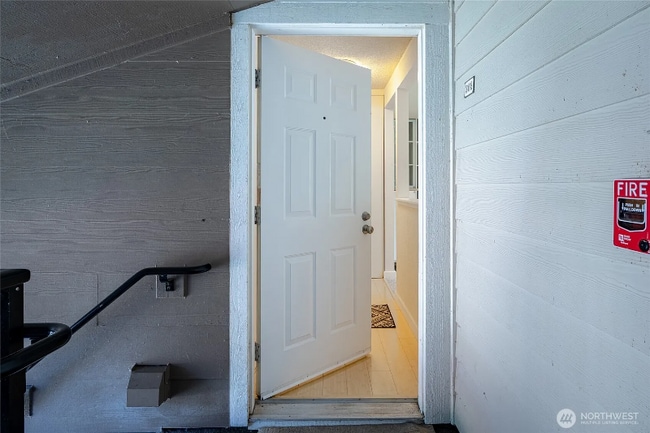 12617 NE 130th Way in Kirkland, WA - Building Photo - Building Photo