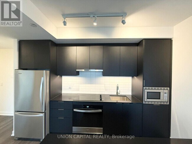 3071 Trafalgar Rd in Oakville, ON - Building Photo - Building Photo