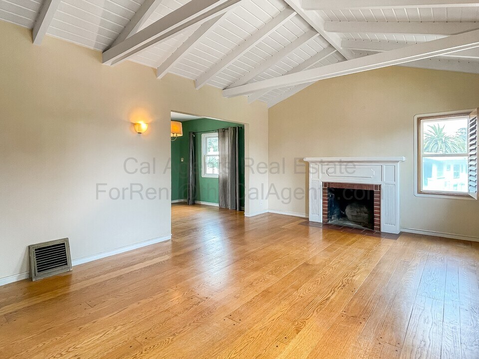 3190 Texas St in Oakland, CA - Building Photo