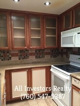 432 Edgehill Ln in Oceanside, CA - Building Photo - Building Photo