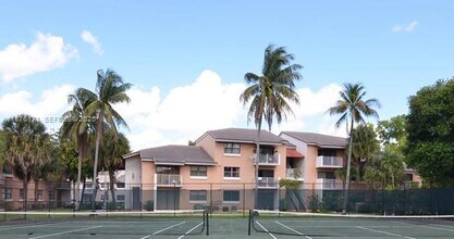 7070 NW 179th St in Hialeah, FL - Building Photo - Building Photo