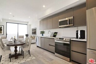 919 S Harvard Blvd in Los Angeles, CA - Building Photo