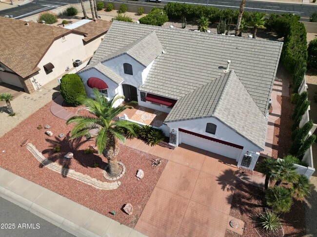 13507 W Sky Hawk Dr in Sun City West, AZ - Foto de edificio - Building Photo