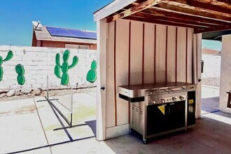 394 W Bon Air Dr in Palm Springs, CA - Building Photo - Building Photo