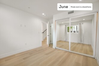 Private bedroom in 5 bed/5 bath Home in Los Angeles, CA - Building Photo - Building Photo